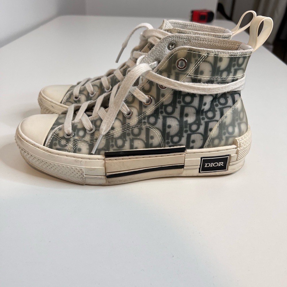 Oblique sneakers